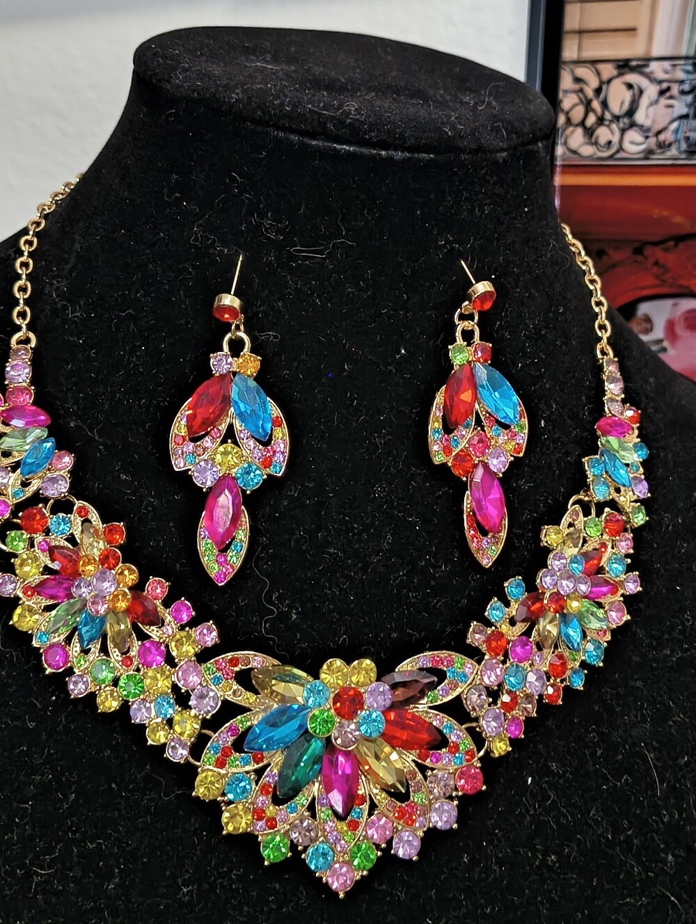 Multicolor Glass Set Statement